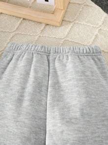 SHEIN 0-3 岁男女通用婴幼儿春秋灰色和白色拼接长袖套头衫搭配纯灰色裤子套装，简约时尚百搭设计适合外出、休闲装和日常上学穿着