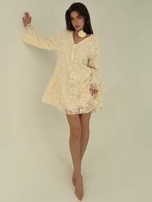 Aloruh Vestido mini de moda holgado con mangas largas, frente de malla bordada con flores y lazo - Blanco - Ver 7