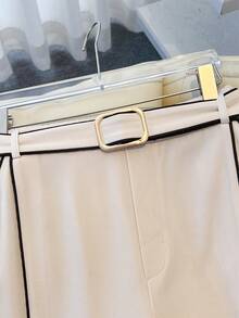 GlowEve CURVE Pantaloni eleganti e casual da donna, a gamba ampia, con tasche inclinate, dettagli a contrasto e fibbia metallica - Albicocca - Visualizzare 5