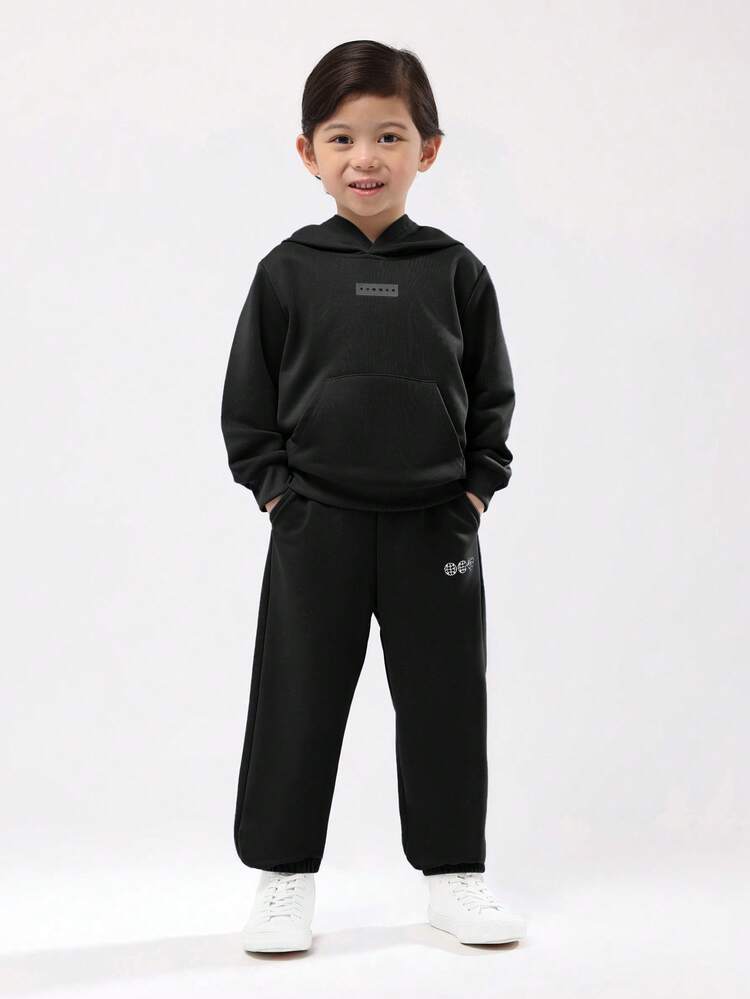 Chłopięcy zestaw Urban Essentials z kapturem i spodniami dresowymi