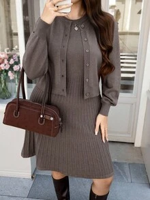 SHEIN LUNE Bộ váy áo cardigan dệt kim màu trơn cỡ lớn, trang phục thường ngày cho nữ mùa thu, mùa đông, lễ hội Halloween, lễ hội Giáng sinh, trang phục Halloween cho nữ, trang phục công sở thường ngày, trang phục giáo viên, bộ đồ nữ cỡ lớn sành điệu. - màu nâu - Xem 7