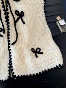 SHEIN Frenchy 新款秋冬撞色狗牙纹蝴蝶结刺绣针织背心，女士休闲蝴蝶结服饰，可爱开衫，蝴蝶结开衫，女士蝴蝶结开衫 - 杏色 - 查看 4