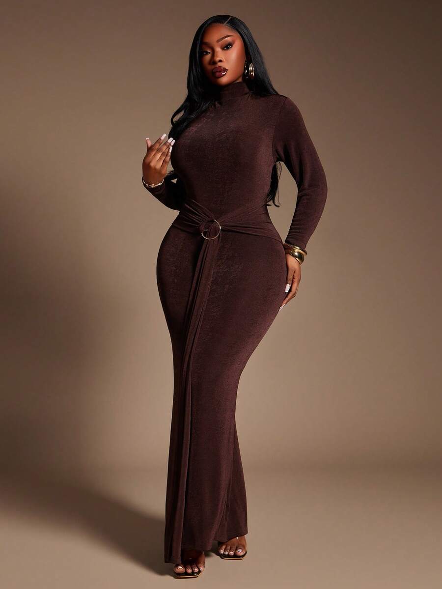 Radiana Váy ôm sát cổ cao tay dài, chất liệu vải bóng bóng, gợi cảm và thanh lịch dành cho nữ mùa thu/đông cỡ lớn, thiết kế thắt lưng khóa kim loại, phù hợp cho các dịp lễ, tụ họp, tiệc tùng, phong cách cổ điển, trang trọng - màu nâu - Xem 1