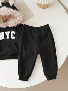 两件套女婴针织抓绒连帽衫，配有可爱的3D耳朵设计和字母刺绣，以及针织抓绒裤，适合外出、聚会等场合，简约百搭，适合室内、室外、日常穿着、运动、玩耍、派对、拍照、圣诞节等各种场合。 - 黑色 - 查看 3