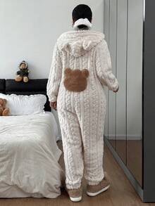 SHEIN 大码女式加厚提花绒连体裤，蓬松家居服，饰有刺绣泰迪熊头像，甜美可爱，适合外穿，秋冬季穿着 - 杏色 - 查看 4