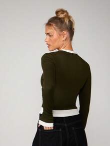 MISSGUIDED Kontrastfärgad ribbad halsringning med långärmad topp, lager på lager och vita detaljer - Grön - Visa 2