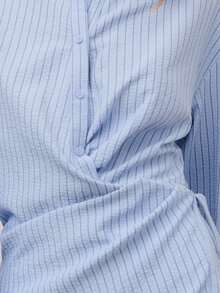 Nöista Vestido camisero a rayas azules con cintura anudada. Ropa de mujer para primavera y verano. Atuendos de verano para mujer elegantes. Vacaciones de lujo, salidas, bodas, fiestas, festivales, verano - Azul - Ver 6