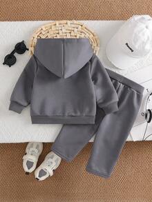 SHEIN Playful Pals 2件組男嬰連帽拉鍊外套+長褲套裝，字母與星星印花，街頭休閒運動風拉鍊套裝，適合秋冬日常穿著 - 灰色 - 查看 2