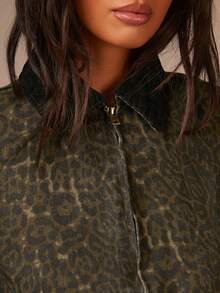 Athîral 女士休闲豹纹拉链前开襟落肩长袖口袋牛仔外套 - 彩色 - 查看 5