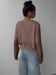 SHEIN BASICS 休闲纯色圆领长袖宽松短款女式开衫毛衣，保暖舒适，时尚百搭，适合日常通勤，奶油黄上衣，秋冬季必备 - 咖啡棕 - 查看 2