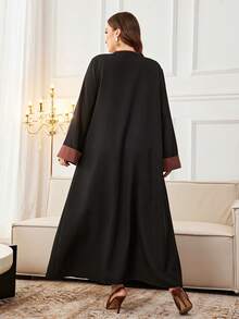 Al Najma Vestido árabe de manga larga, diseño modesto, talla grande, con parches en contraste y corte holgado - Negro - Ver 2