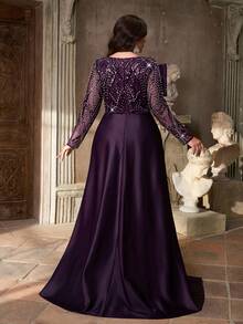 Aureia فستان ماكسي أنيق رومانسي بياقة قلب وأكمام طويلة شفافة في الصدر مطوي فاخر مرصع بالخرز والرقع من الساتان بتصميم مذيل بذيل حورية البحر (تصميم مزخرف بشكل كبير) - الأرجواني - مشاهدة 4