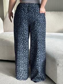 Dazy Plus Quần jean ống đứng dáng rộng in họa tiết da báo cỡ lớn có cạp chun, phong cách đường phố, phù hợp với mọi mùa - Màu xanh hải quân - Xem 2