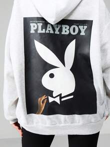Missguided x Playboy Moletom oversized com estampa de revista e bolso central para um estilo urbano casual. - Cinza claro - Ver 4