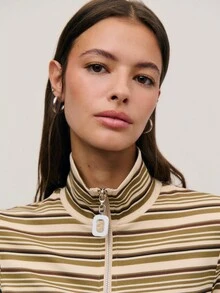 Nöista 长袖上衣，高领设计，半拉链闭合，银白色拉链头，饰有运动复古条纹，与牛仔布完美搭配，非常适合温暖的冬季叠穿、休闲季节装扮、圣诞节造型和舒适的新年造型。 - 彩色 - 查看 8