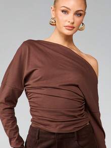 MISSGUIDED 不对称露肩长袖褶皱上衣，单肩设计 - 咖啡棕 - 查看 5