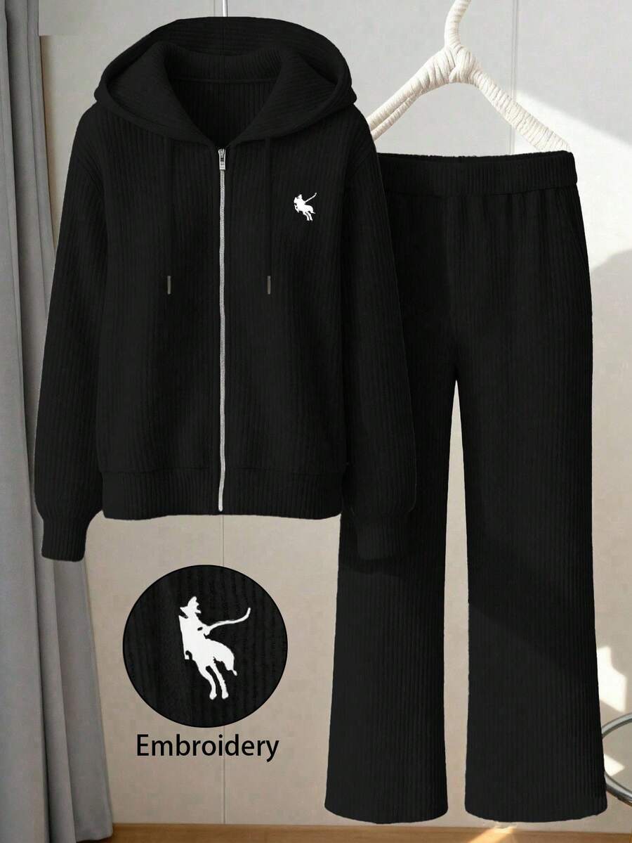 GlowEve CURVE 大码女装热销纯色长袖罗纹抓绒连帽拉链开衫+宽松罗纹抓绒抽绳腰裤，休闲外向优雅风格，胸前刺绣，两件套 - 黑色 - 查看 1