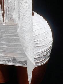 Amplova Đầm ôm sát mini cổ khoét sâu đính đá lấp lánh - trắng - Xem 6