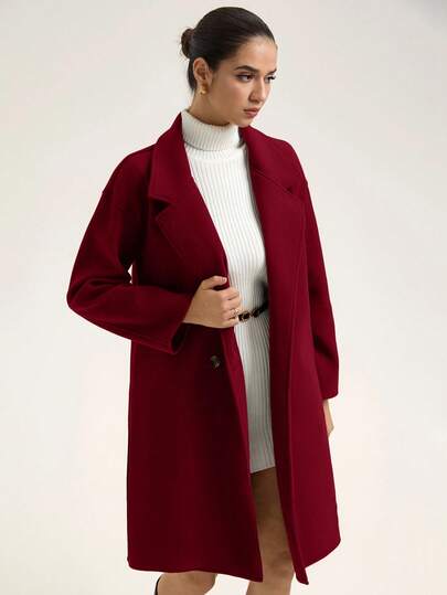 Revavyn 秋冬新款简约酒红色中长及膝大衣，奢华优雅，修身显瘦，纯色翻领，女士休闲时尚百搭外套，适合日常通勤、购物、工作、约会等各种场合。
