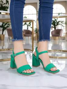 La Caprichosa sandalias de tacón bloque para mujer, sandalias con hebilla y punta cuadrada, sandalias elegantes de vestir con pulsera, sandalias abiertas de tacón medio para dama, calzado femenino moderno de verano, sandalias cómodas para ocasiones especiales, zapatos con tacón ancho y diseño minimalista, sandalias formales casuales para oficina y eventos, sandalias de moda para mujer con tira frontal y cierre lateral, sandalias clásicas con tacón estable y estilo refinado - Verde - Ver 1