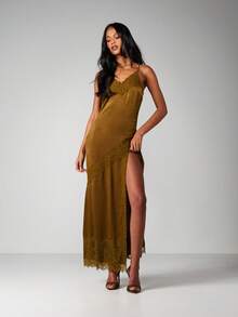 MISSGUIDED Váy dài maxi satin màu ô liu viền ren cổ chữ V dành cho dạ hội dự tiệc trang trọng không tay - Màu Khaki - Xem 1