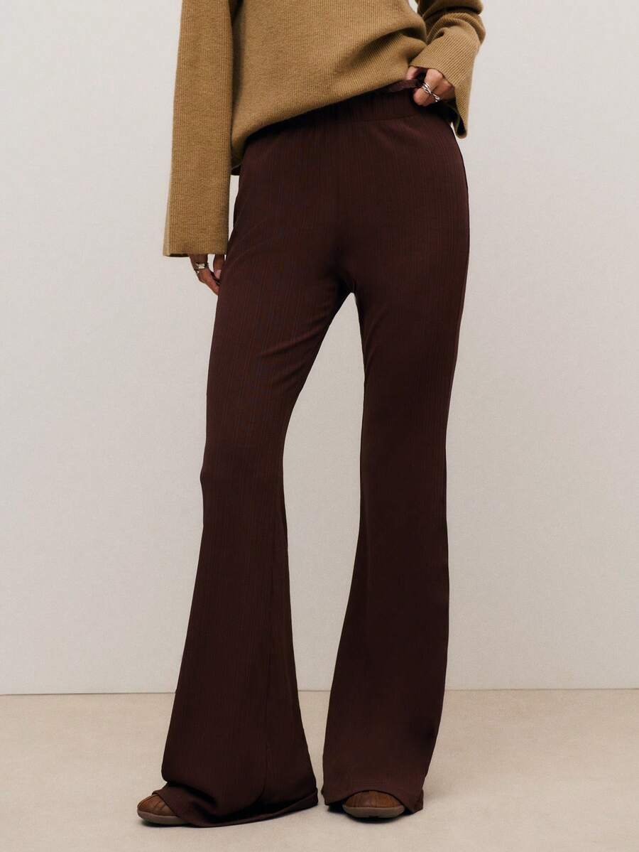 Nöista 塑形高腰裤，腰部有荷叶边，裤腿呈喇叭形；为日常秋季服装增添女性气质，为圣诞聚会或新年之夜的冬季服装增添光彩。 - 棕色 - 查看 1