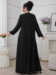 Al Najma 黑白撞色蕾丝边拼接长袖宽松睡袍