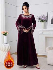 Al Najma Elegante vestido de terciopelo con cuello de barco, mangas acampanadas y cuentas, color vino tinto, para mujer, otoño/invierno - Burdeos - View 7