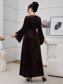 Al Najma 优雅巧克力棕色缀饰珍珠泡泡心形领喇叭袖丝绒女式连衣裙，秋冬款 - 棕色 - 查看 2