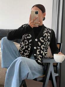 SHEIN Tall CURVE 女士单排扣V领豹纹针织背心，秋冬季，无袖针织保暖羊毛上衣，撞色滚边，休闲日常穿着，2024秋冬款，通勤，简约，办公，复古，简约，秋冬季 - 彩色 - 查看 3