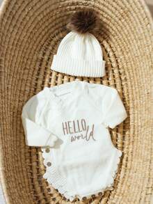 针织“Hello World”刺绣新生儿连体衣，配有配套绒球帽，婴儿公告连体衣，婴儿摄影道具，米色婴儿回家装 - 米色 - 查看 6