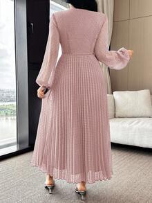 Modelyn Gaun Wanita Elegan Panjang Sedang dengan Detail Renda Kontras, Leher V, Jala, Lengan Lentera, dan Hem Berlipit - Dusty Pink - View 7