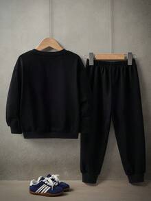 Transformers X SHEIN 2件套男童可爱卡通机器人印花圆领插肩袖卫衣和宽松针织裤休闲运动套装，黑色 - 黑色 - 查看 2