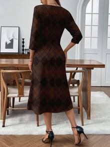 EMERY ROSE 优雅女士休闲格子图案中长连衣裙，适合秋冬季节穿着，配有腰带，棕色优雅连衣裙，3D印花，休闲风格。 - 咖啡棕 - 查看 5