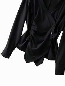 GlowEve CURVE 大码女式优雅斜领褶裥腰衬衫，简约纯色，适合春秋季休闲、外出、商务休闲及优雅场合穿着。 - 黑色 - 查看 5