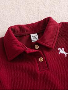 SHEIN 男婴两件套保暖高领长袖T恤和灯芯绒背带裤套装，舒适休闲可爱小熊图案基础款，适合室内、室外、日常穿着、运动、派对、拍照、节日、街头风、运动服、慢跑服、圣诞节、新年等场合。 - 酒紅色 - 查看 5