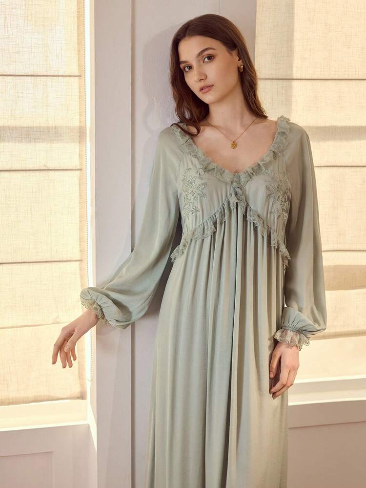 EMBROIDERY CONTRAST LACE SLEEP DRESS
