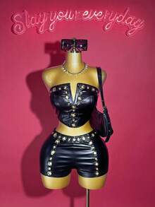 Slaydiva 2025 Thu Mới Halloween Sinh Nhật Tiệc Tiệc Phong Cách Đại Học Sinh Viên Hàng Ngày Thường Ngày Du Lịch Du Lịch Đường Phố Gợi Cảm Câu Lạc Bộ Y2K Punk Đua Xe Phong Cách Tối Lấy Cảm Hứng Từ Xe Máy Cổ Chữ V Ngắn Gọn Trang Trí Nhàu Nếp Gấp Áo Ôm Sát Kết Hợp Với Nhàu Nếp Gấp Quần Short Siêu Ngắn, Bộ 2 Món Da PU Màu Đen Dành Cho Nữ - màu đen - Xem 1