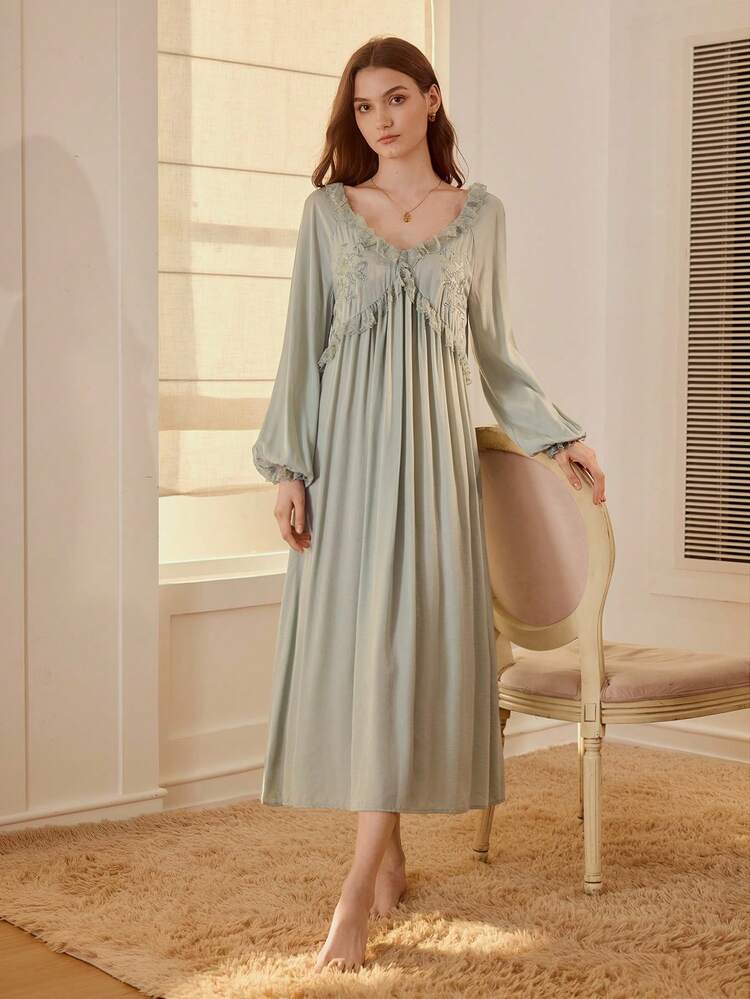 EMBROIDERY CONTRAST LACE SLEEP DRESS