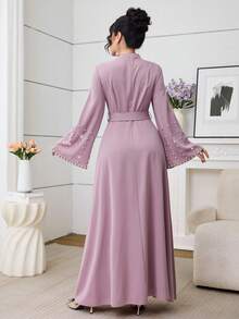 Al Najma 女士优雅纯色腰带长袖阿拉伯风格连衣裙 - 粉色 - 查看 2
