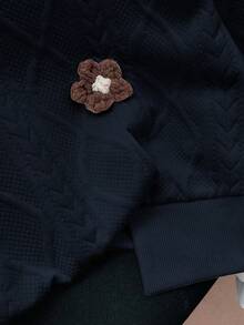 GlowEve 女士时尚纯色纹理装饰钩针 3D 花卉圆领落肩长袖开衩下摆宽松休闲运动衫 - 藏蓝色 - 查看 5