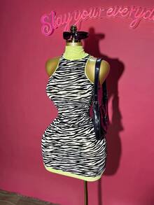 Slaydiva 新款秋冬女装返校季穿搭，适合返校季、日常外出、万圣节等场合，流行休闲街头风、复古学院风、Y2K风、性感透视、高领、薄荷绿撞色领、无袖、白色底、黑色斑马纹、雪纺、修身半身裙、女士迷你连衣裙 -A - 彩色 - 查看 1