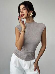 Firerie 女士卡其色高领荷叶袖修身背心，罗纹针织弹力短款上衣，褶皱腰身设计，修身版型，卡其色百搭基础款上衣，适合秋冬季、春夏秋冬叠穿，优雅百搭，通勤休闲日常穿着，简约时尚，亦可作为工作服。 - 卡其色 - 查看 5