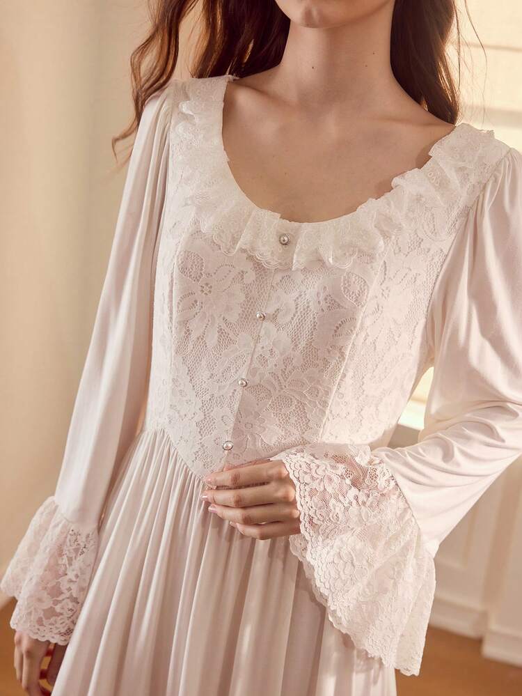 VESTIDO DE DORMIR MAXI CON CINTURA FRUNCIDA, MANGAS DE CAMPANA, ENCAJE ROMÁNTICO Y BORDADO DE MALLA