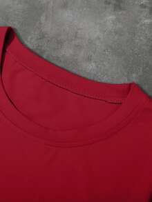 Manfinity EMRG 男士字母印花圆领休闲宽松T恤 - 酒紅色 - 查看 4