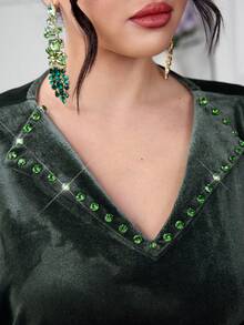 Al Najma 女士优雅天鹅绒袖口V领镶钻连衣裙，秋冬季时尚之选 - 綠色 - 查看 7