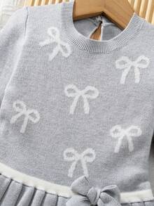 SHEIN 这款女宝宝服装休闲、时尚又可爱。它采用灰色褶皱设计，饰有蝴蝶结，并搭配针织中东长袖连衣裙。面料柔软舒适，适合日常穿着，也适合户外活动、旅行、度假、居家和育儿等场合。尤其适合秋冬季节、圣诞节、开学季和各种派对。是一款百搭的秋冬季女宝宝服装。 - 灰色 - 查看 9
