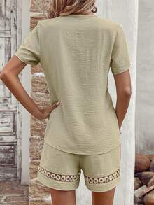 EMERY ROSE Conjunto de dos piezas de camisa de manga corta con parches de encaje y shorts para damas - Albaricoque - Ver 2