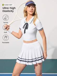 CourtClass 女士撞色蝴蝶结 Polo 领短款修身罗纹拼接上衣和 A 字条纹褶裥二合一半裙运动休闲网球套装 - 白色 - 查看 1
