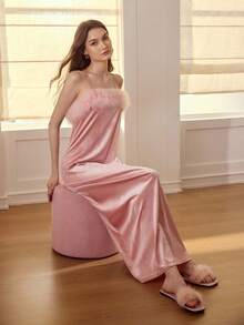 MOTF PREMIUM VELVET CONTRAST FUZZY DETAIL SLIP SLEEP DRESS - Pink - View 5